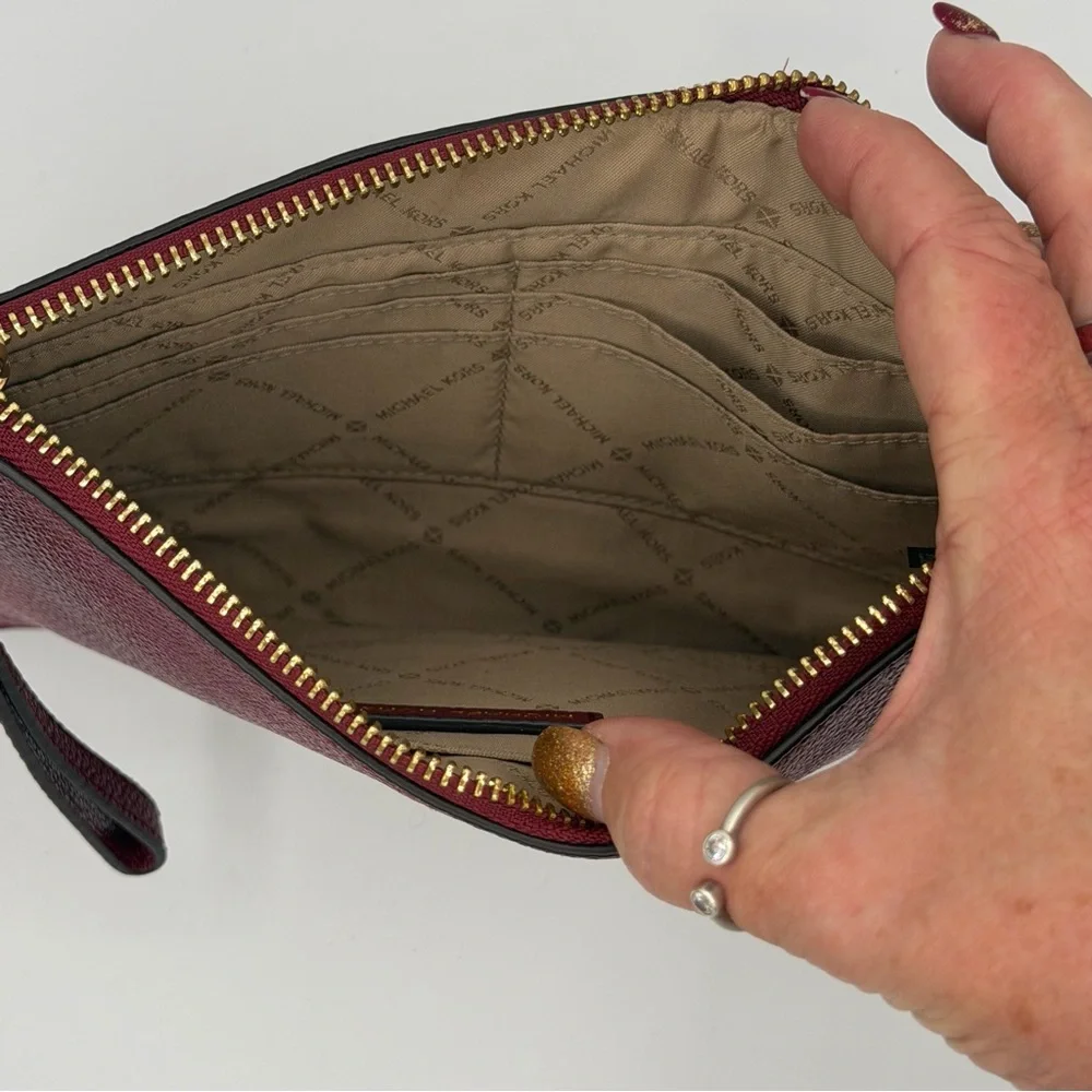 Michael Kors Jet Set Travel XL Zip Stud Clutch Wristlet Pebbled Leather Mulberry - Picture 5 of 10